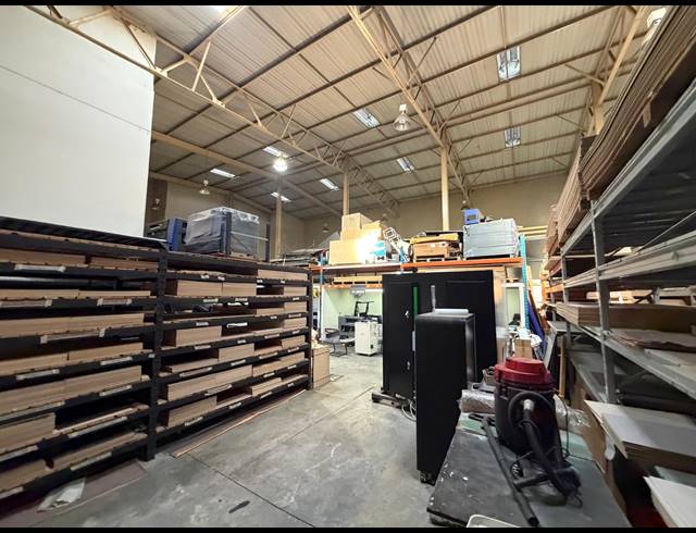 1,895M² WAREHOUSE TO LET IN KYALAMI